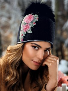 Czapka damska z pomponem BIFO-018; WILLI, czarna