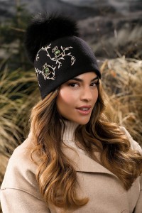 Wełniana czapka damska z pomponem KARES-018; WILLI, czarna