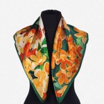 Jedwabna apaszka damska 66x66cm, 100 kwiaty w ognistych barwach