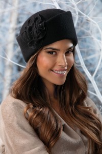 JUSTA 018 - toczek wełniany damski; WILLI, czarny