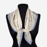 Delikatna apaszka damska 65x68cm jedwabna, ecru z koronkowym wykończeniem