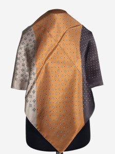 Jedwabna apaszka damska 66x66cm, 0087