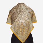 Gawroszka 53x53cm z naturalnego jedwabiu, G028, drobne wzorki z paisley z kolorem miodowym