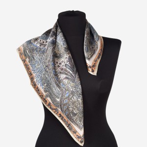 Gawroszka 53x53cm z naturalnego jedwabiu, G026, drobne wzorki z paisley z błękitem