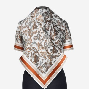 Jedwabna gawroszka apaszka, G0193, wzory paisley na jasnym tle
